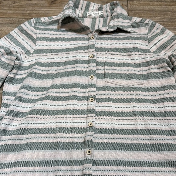 Carve Designs Striped Button-Up Shirt Size Medium - Picture 2 of 9